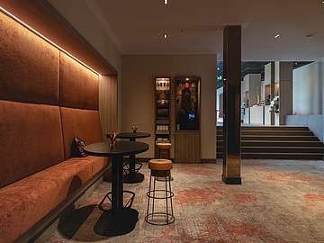 Tagungsfoyer mit Sitzbank