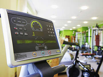 Fitness-Center mit Geräten von Technogym